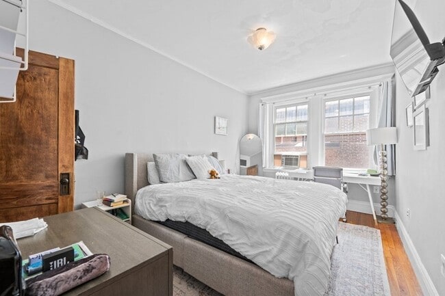 Building Photo - 282 Newbury St