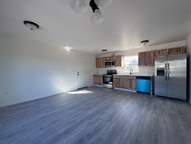 Foto del edificio - Brand New Construction 2 Bed 1 Bath Modern...