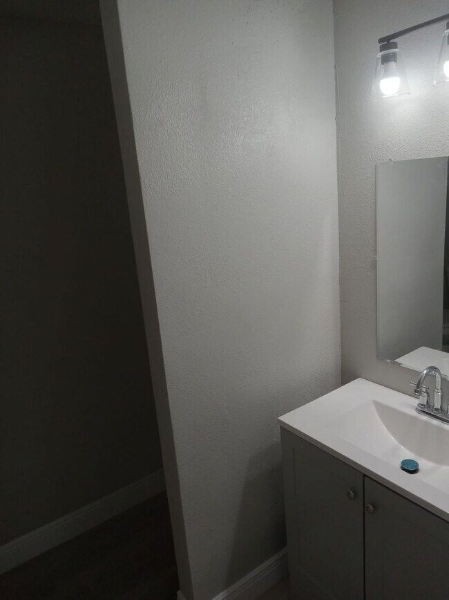 Foto del edificio - Charming Renovated 2-Bedroom Home for Rent...