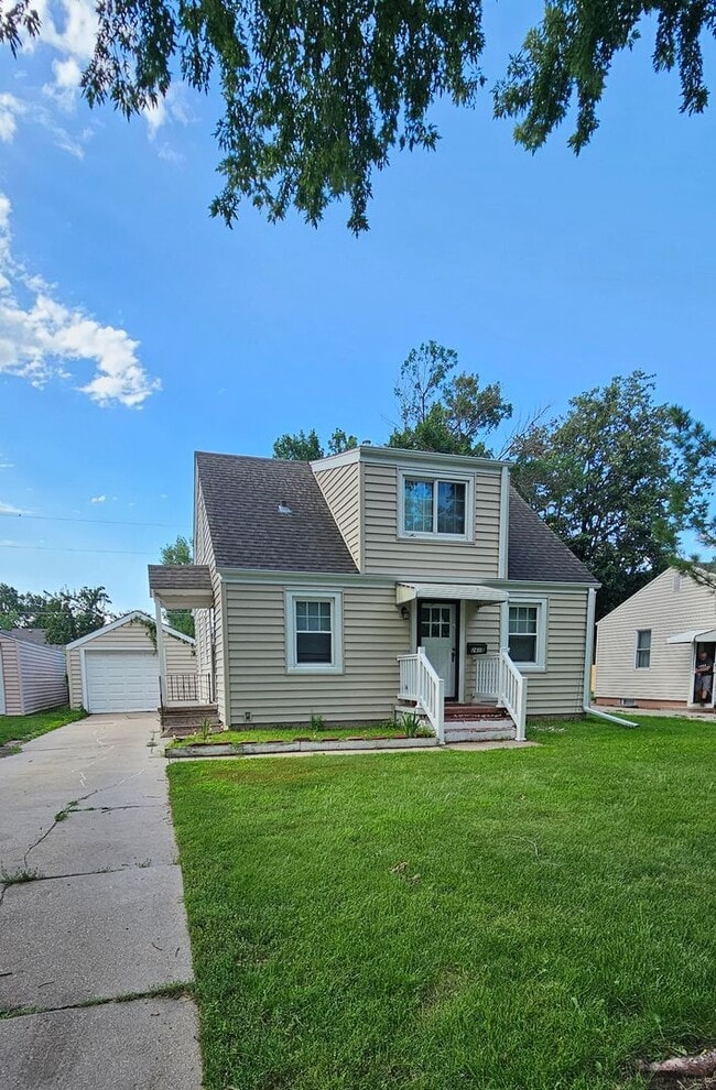 Building Photo - 4 Bedroom House for rent