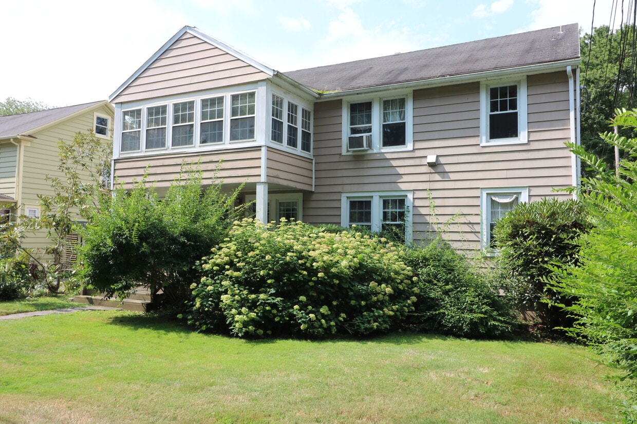 23 Richmondville Ave, Westport, CT 06880 Room for Rent in Westport