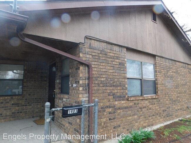 Building Photo - 1403 E Zimmerly St