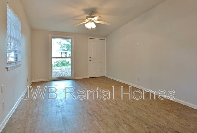 Building Photo - 730 Fernway St