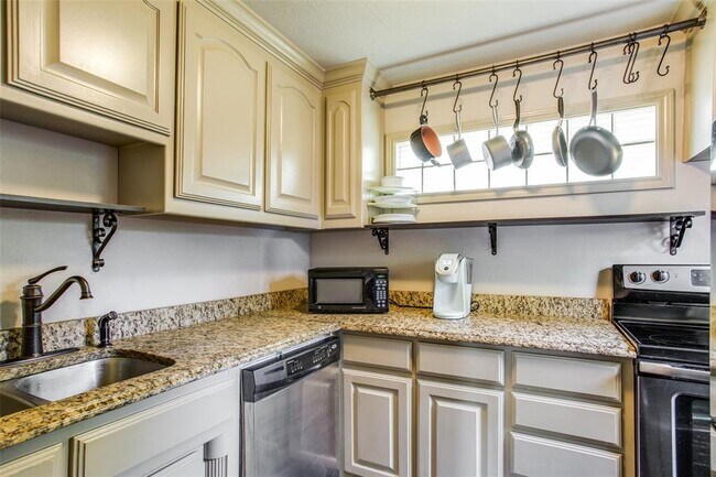 Foto del edificio - 2312 Pembroke Dr