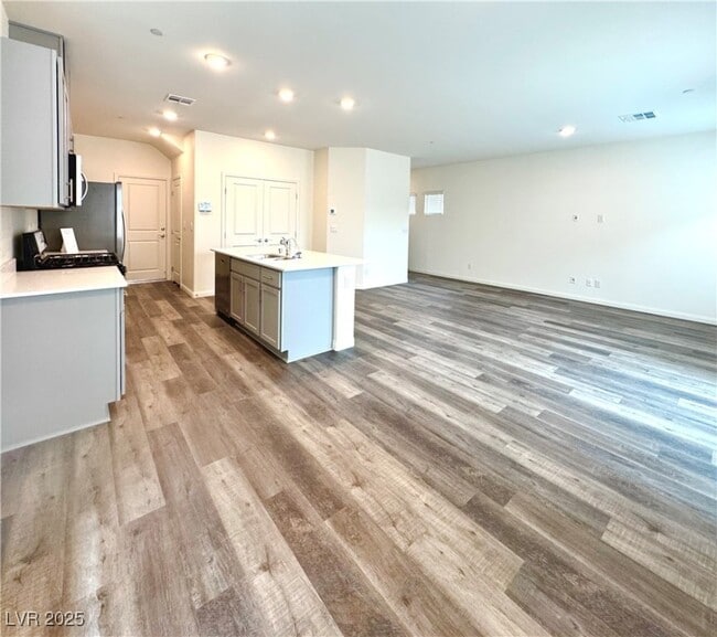 Building Photo - 499 Red Lovebird Ave