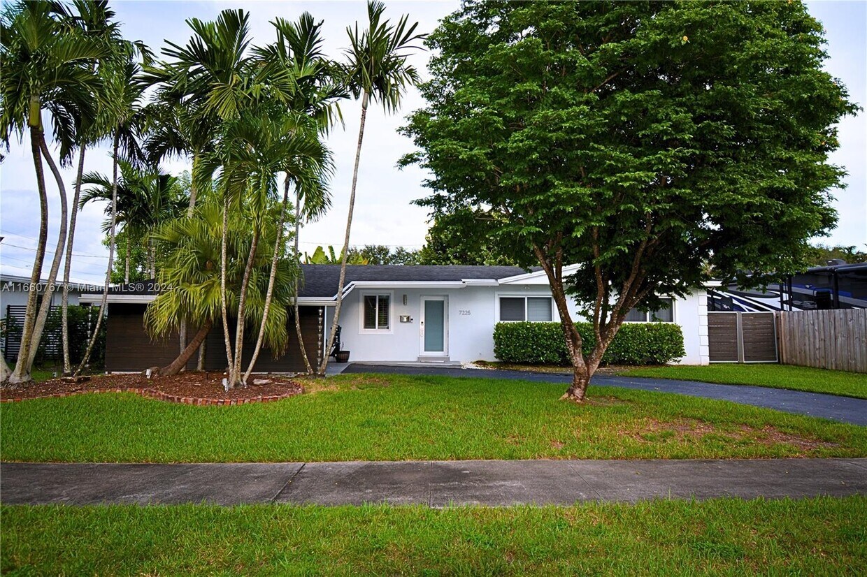 Foto principal - 7225 SW 100th Ave