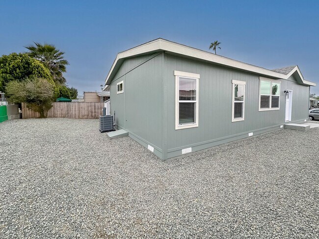 Building Photo - ~RARE FIND~ 55+ 3 BEDROOM HOME IN THE EXCL...