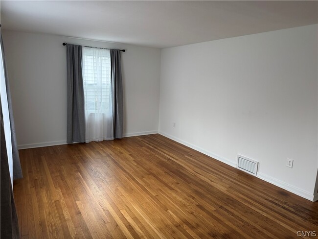 Building Photo - 103 Rockland Dr