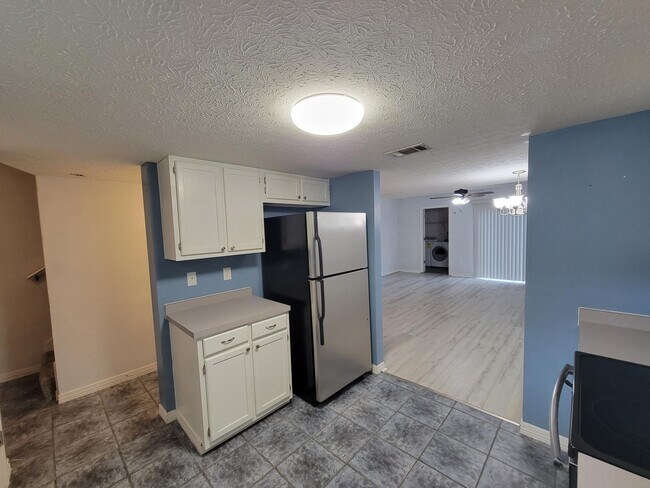 Foto del edificio - 2415 Suwanee Ln