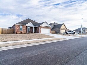 Building Photo - 940 W Ashmore Landing Loop