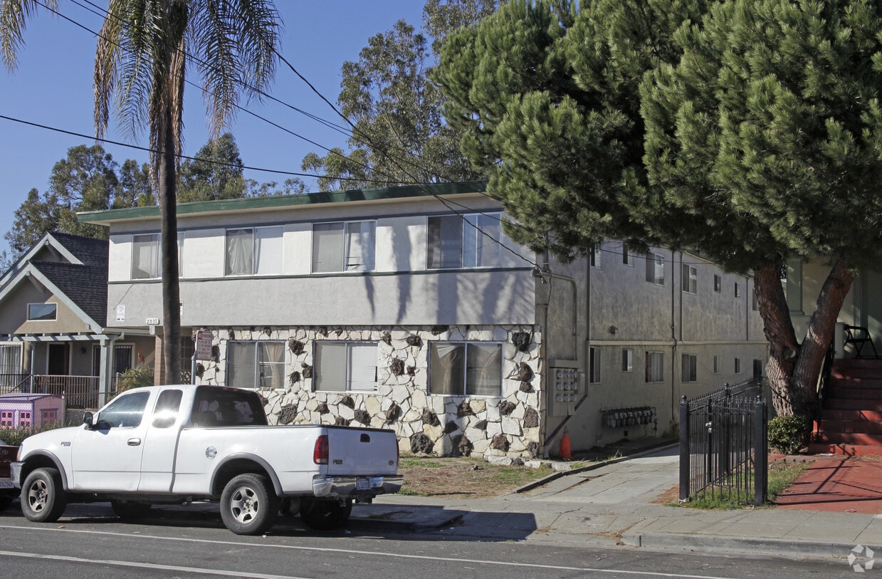 Building Photo - 2037 38th Ave