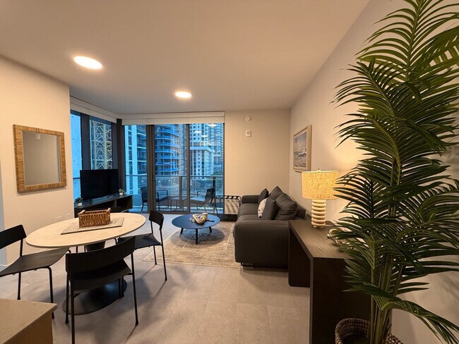 Building Photo - 121 NE 5th St