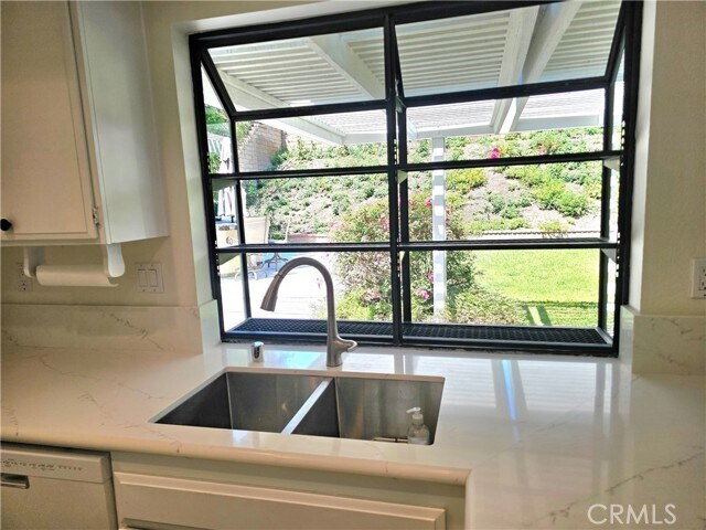 Foto del edificio - 25825 Southbrook