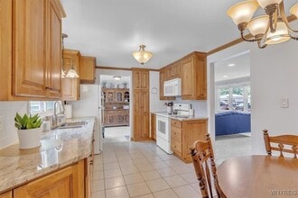 Building Photo - 48 Woodbury Dr