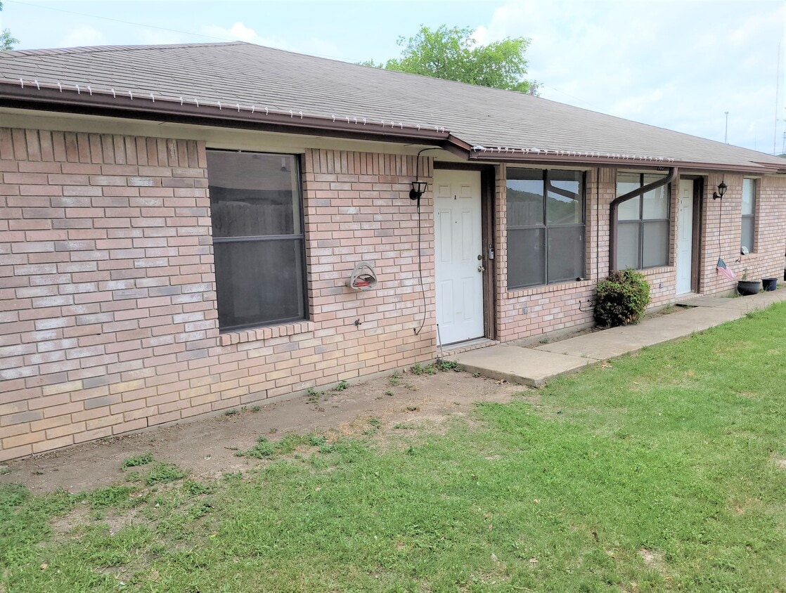 105 W Halstead Ave Unit A, Copperas Cove, TX 76522 Apartments in