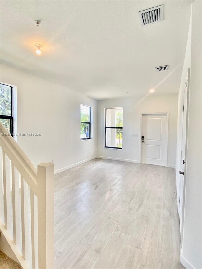 Foto del edificio - 15921 SW 2nd Dr
