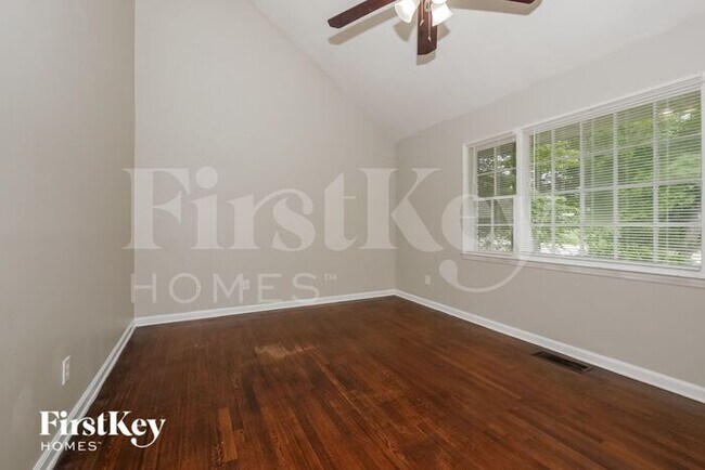 Building Photo - 1517 Flicker Rd