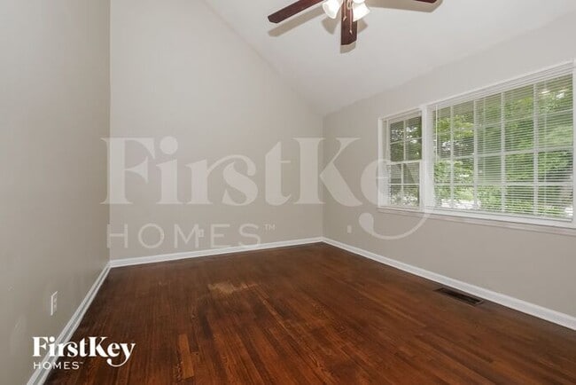 Foto del edificio - 1517 Flicker Rd