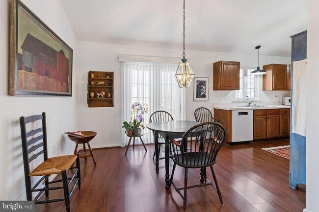 Building Photo - 12 Burr Oak Dr