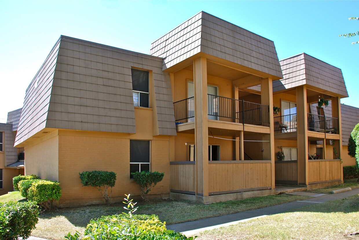 Grand Manor 1750 W Tarrant Rd Grand Prairie, TX Apartments for Rent