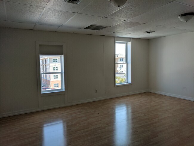 Building Photo - 113 E Walker St