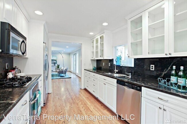 Building Photo - 3 br, 2 bath House - 2702 4th Ave W