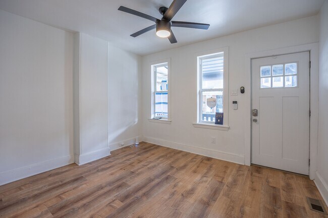 Foto del edificio - 137 E Pleasant St