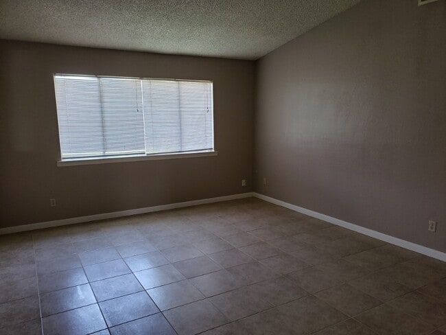 Building Photo - 1477 Hampton Way