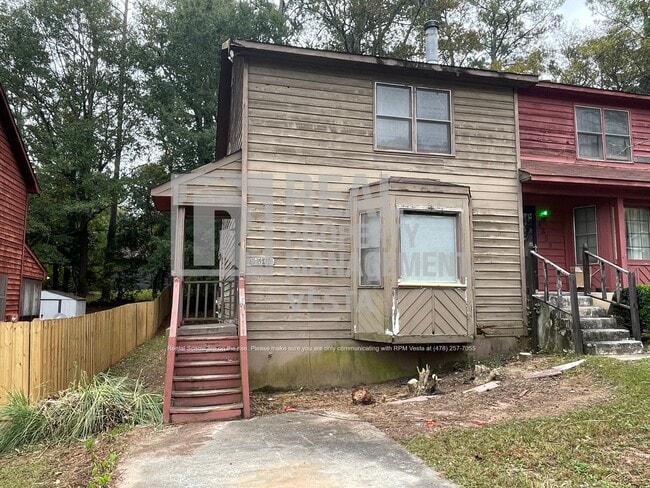 Building Photo - Two Bedroom North Macon Townhouse