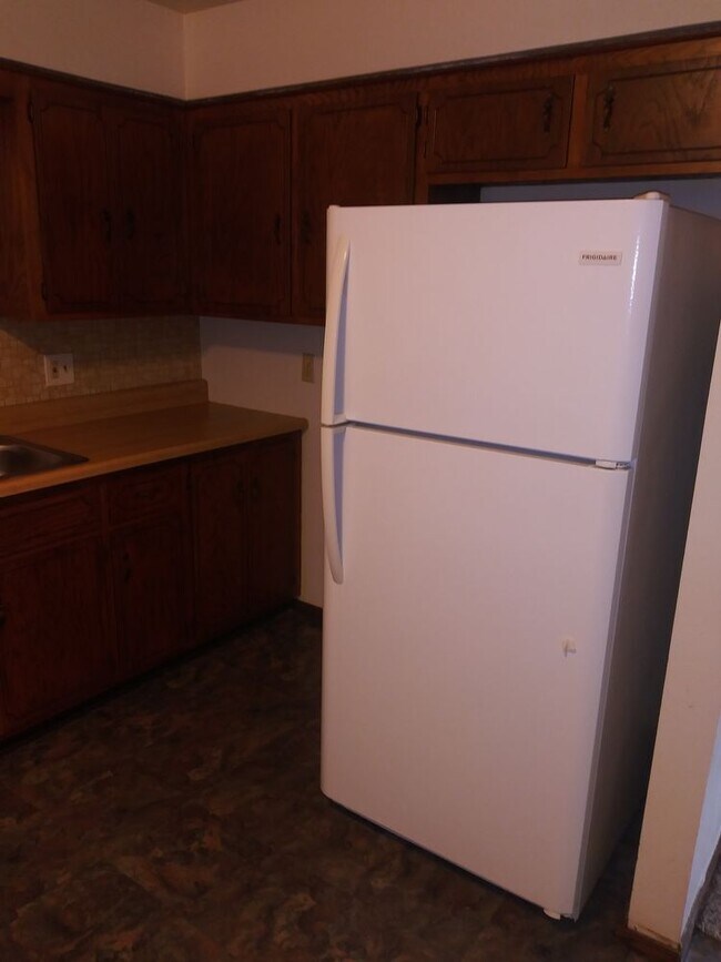 Foto del edificio - 3700 E. Squire Ave. - 2 Bedroom Lower