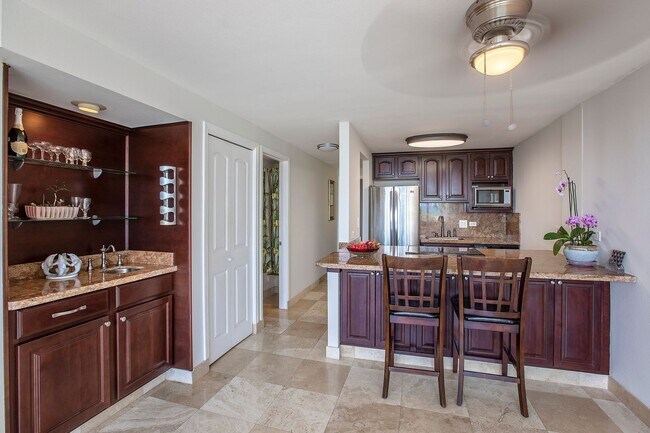 Foto del edificio - BEACH FRONT CONDO- Pool, spa and BBQ area