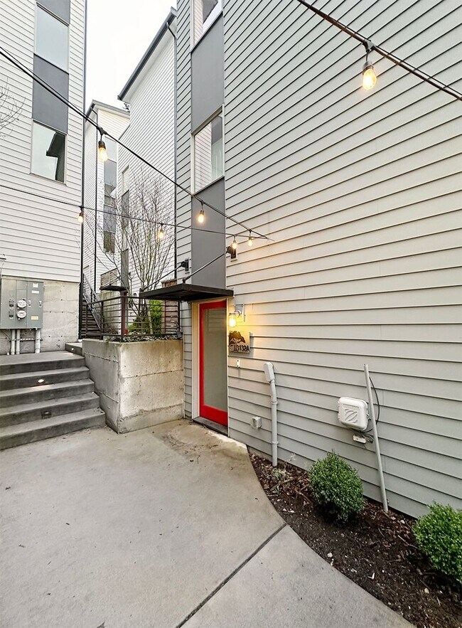 Building Photo - 3bd/2ba Seattle Townhome