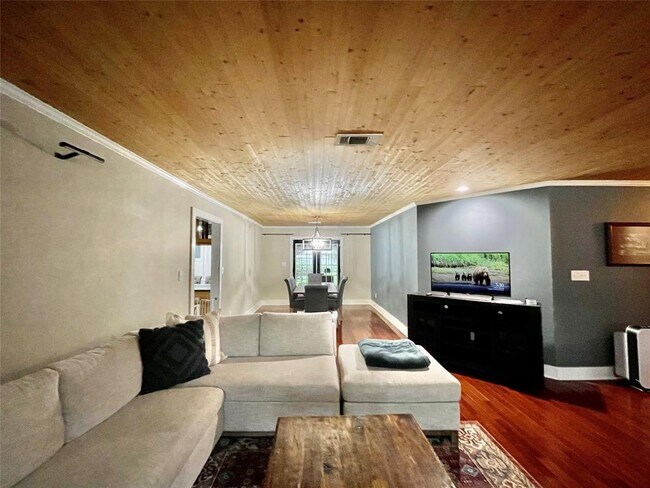 Building Photo - 706 Caroline St