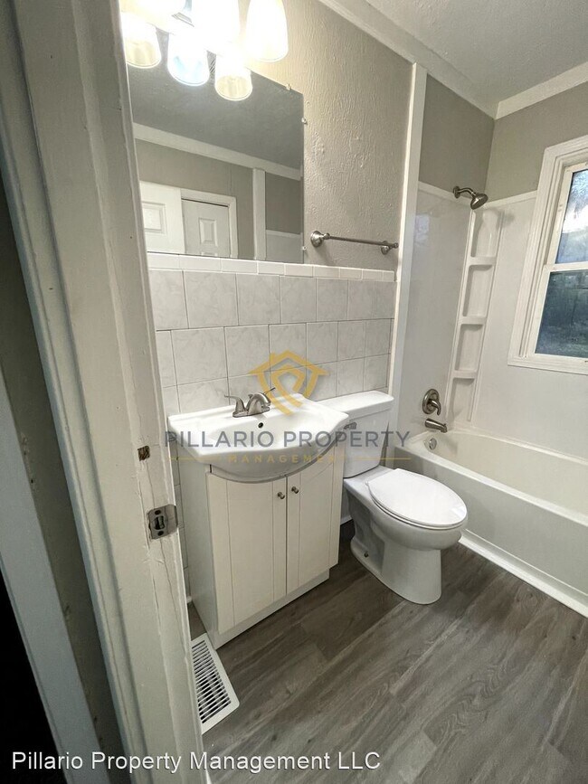 Building Photo - 3 br, 1 bath House - 2928 E 34th St