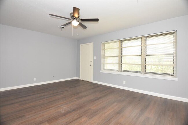 Foto del edificio - 415 Willow Ln