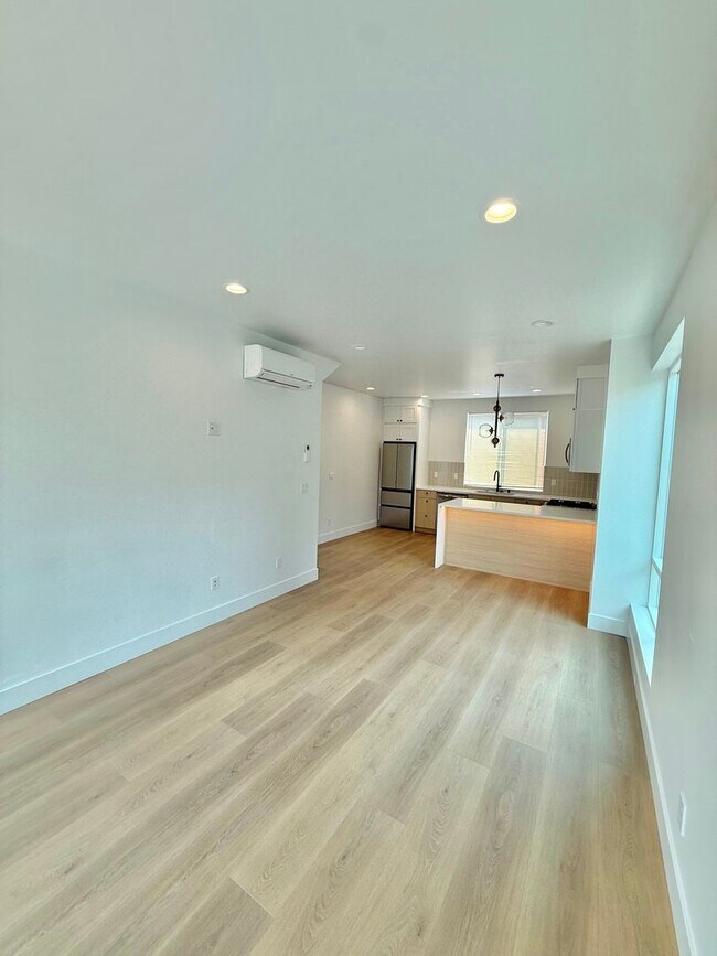 Foto del edificio - Brand-New 3-Bedroom Townhome in the Heart of Greenwood