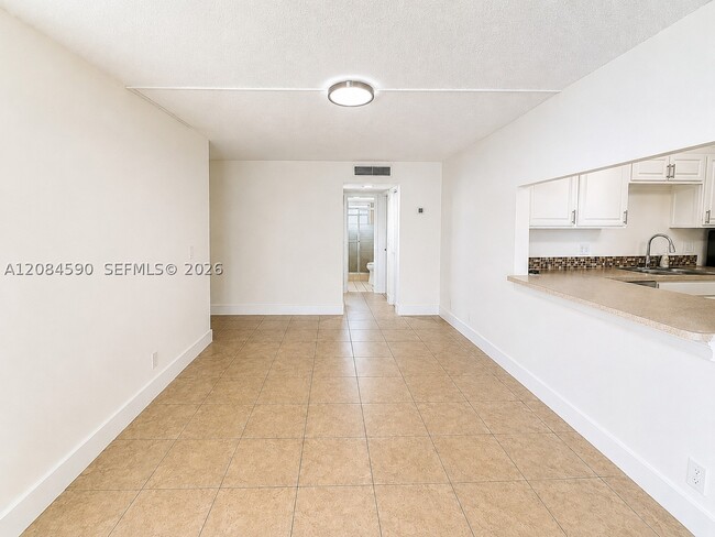 Foto del edificio - 9430 Live Oak Pl
