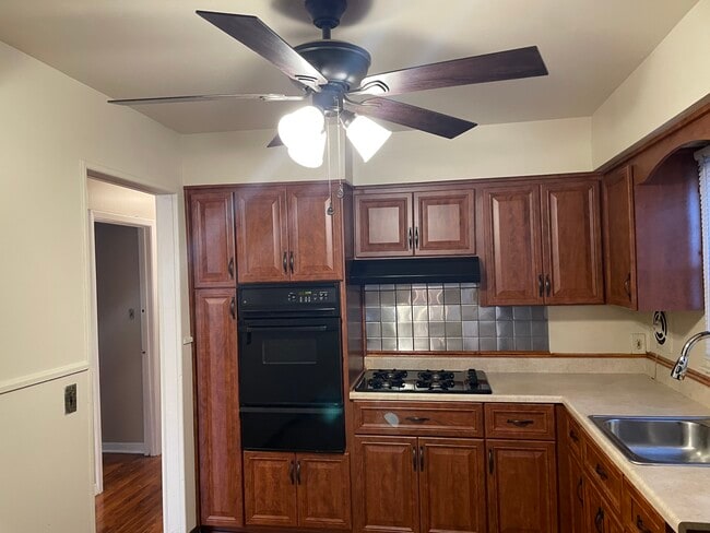 Kitchen - 24 Grand Ave