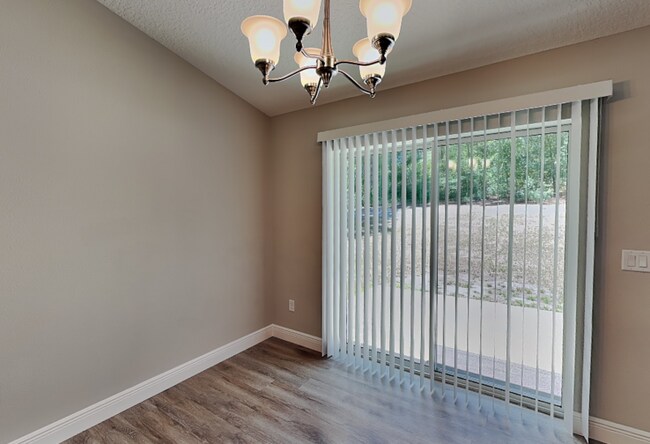 Foto del edificio - 7961 N Primrose Dr