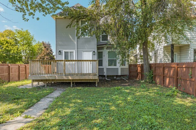 Foto del edificio - 3736 Iroquois St