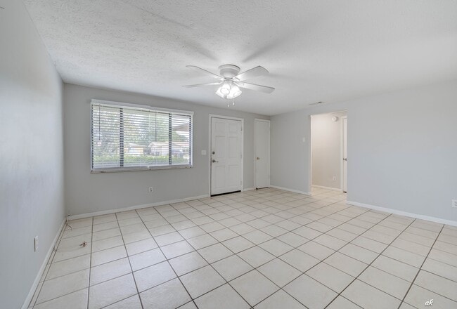 Building Photo - 1125 Bradley Cir