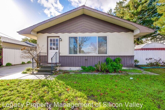 Building Photo - 3 br, 2 bath House - 103 Murlagan Ave.#A