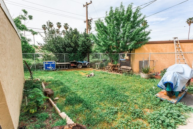 Paisaje bien mantenido - 832 Farm Dr