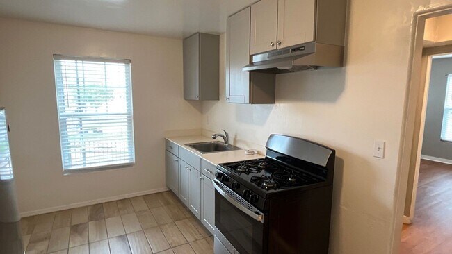 Building Photo - Elite 25 Apartments