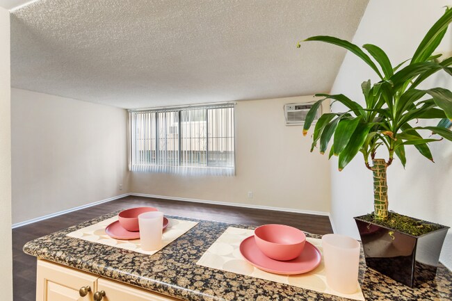 Foto del edificio - 947 W 30th St