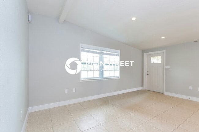 Building Photo - 5714 Bronx Ave