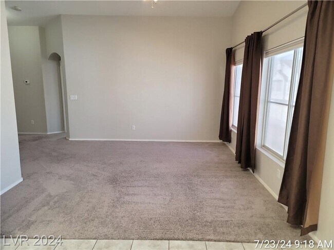 Building Photo - BOULDER RANCH-TWO PRIMARY SIZED BEDROOMS!!!