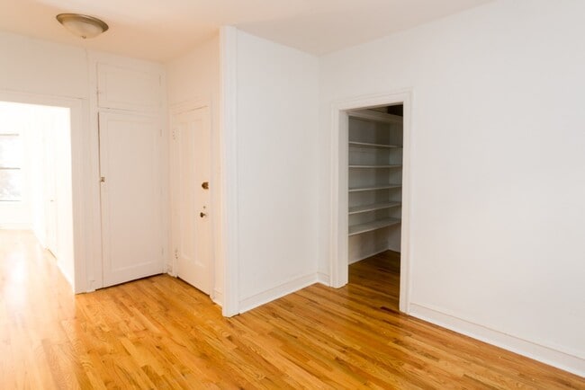 Building Photo - 630 W Stratford Pl