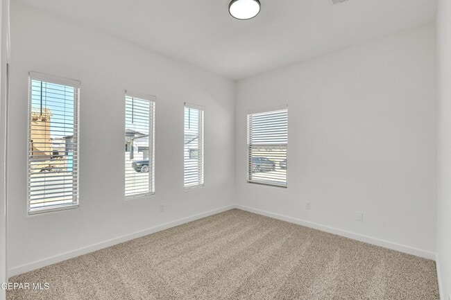 Foto del edificio - 12716 Middlesbrough Ave