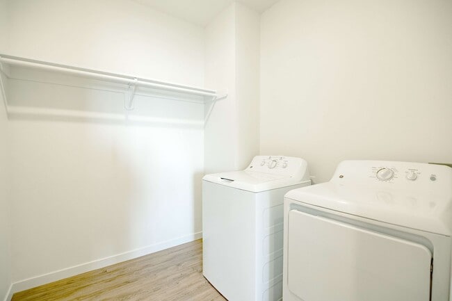 The Earl Apartments 3 Bed 2 Bath 1467 - The Earl Apartments